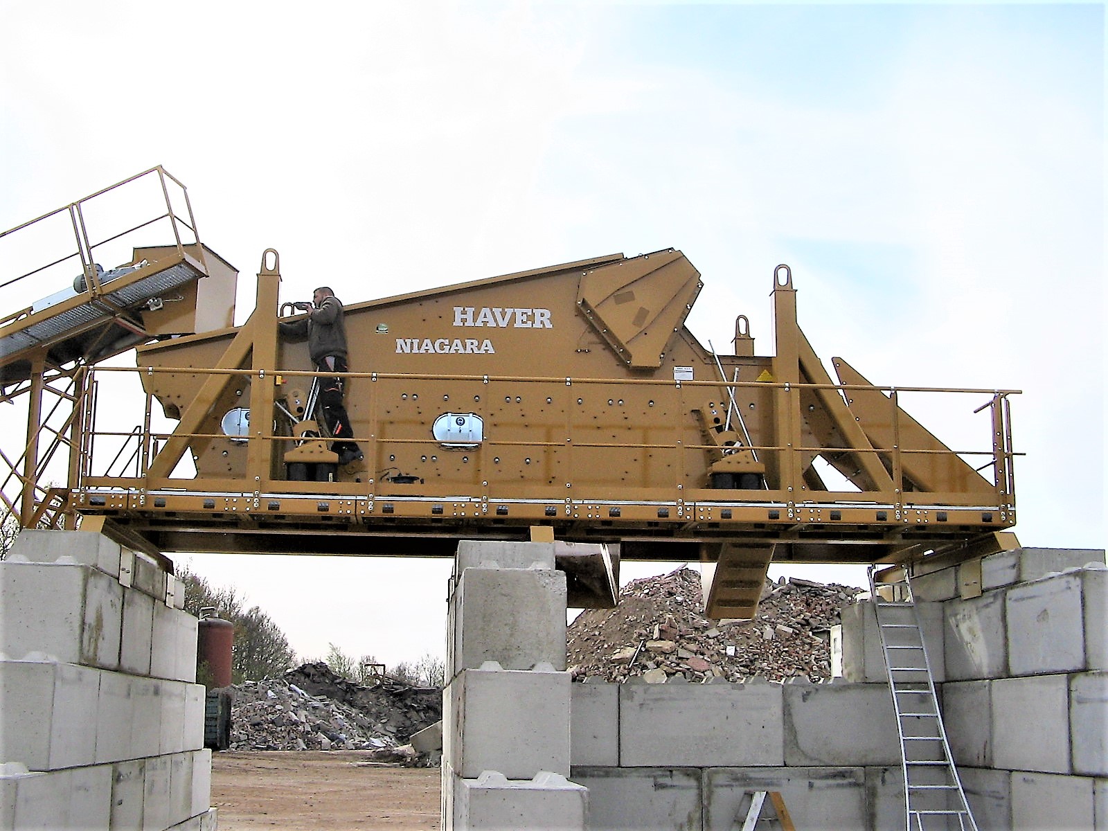 Haver & Boecker Niagara Delivering High-Performance Equipment for Efficient Processing of Construction Waste and Slags